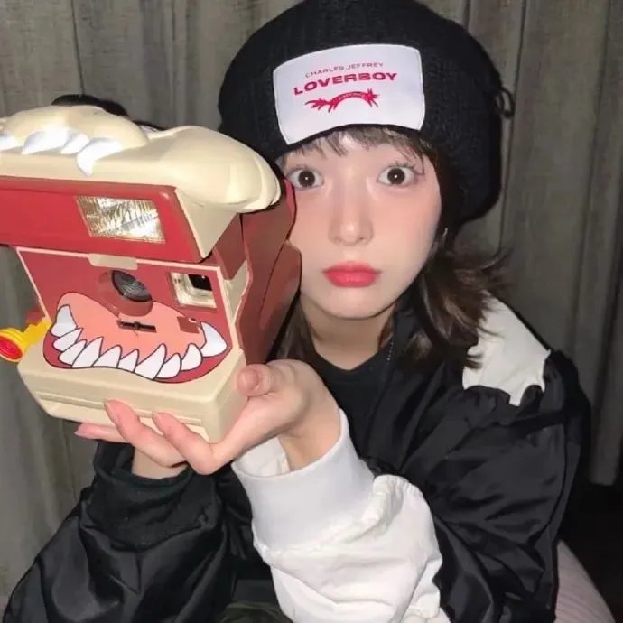 这名男子，捡到了人鱼。